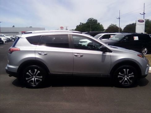 Used 2017 Toyota RAV4 LE w/ Preferred Accessory Package AWD/4WD image 2