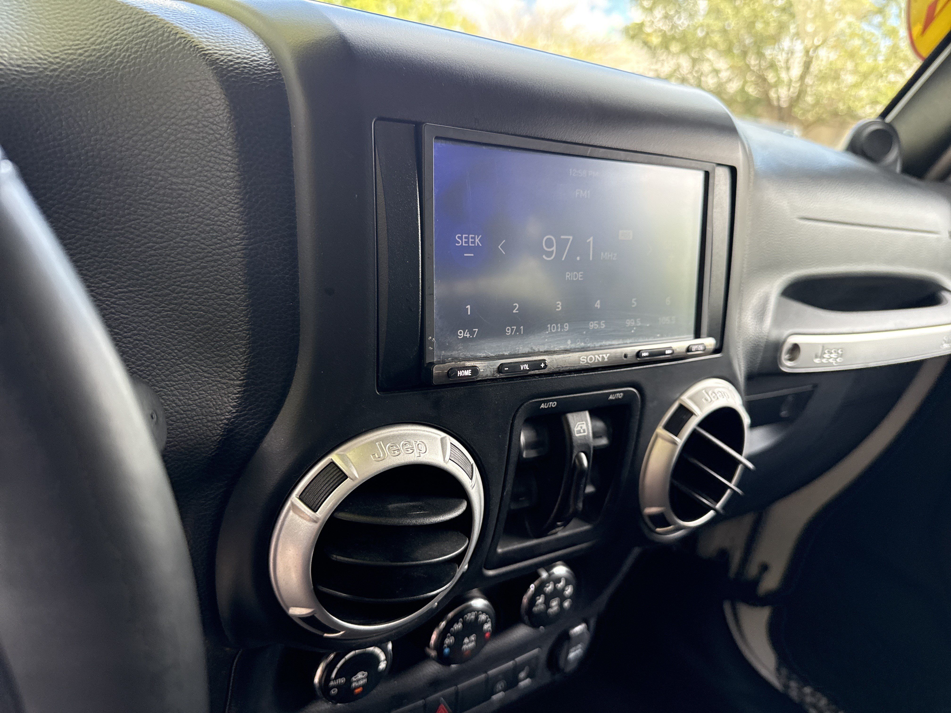 Used 2013 Jeep Wrangler Unlimited Sahara w/ Dual Top Group AWD/4WD image 30