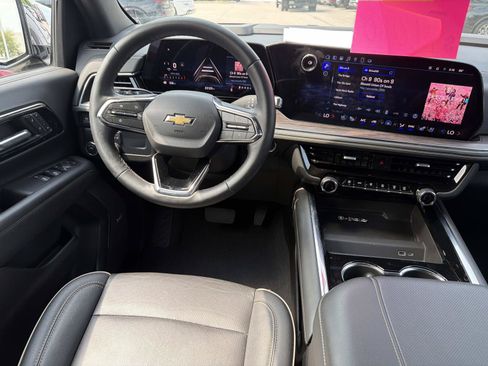 Used 2025 Chevrolet Suburban Premier RWD image 20