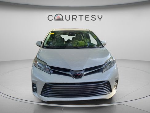 Used 2020 Toyota Sienna XLE FWD image 31