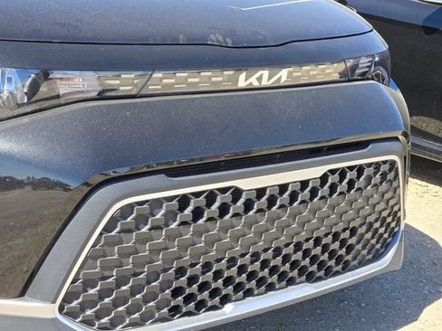 Certified 2025 Kia Soul LX w/ LX Technology Package FWD image 5