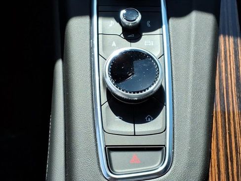 Used 2024 Cadillac Escalade Premium Luxury AWD/4WD image 24