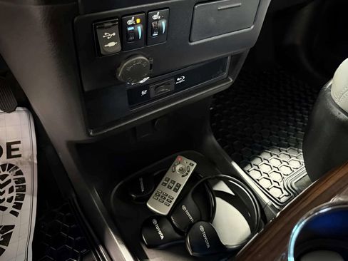 Used 2017 Toyota Sienna Limited AWD/4WD image 33