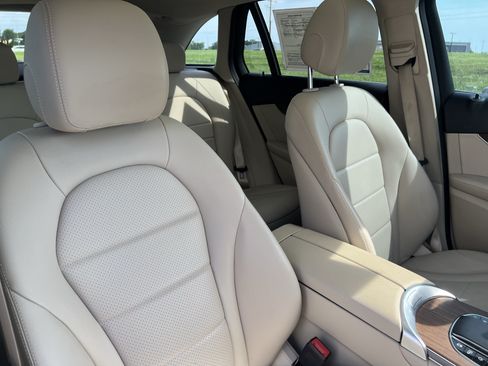 Used 2021 Mercedes-Benz GLC 300 4MATIC image 35