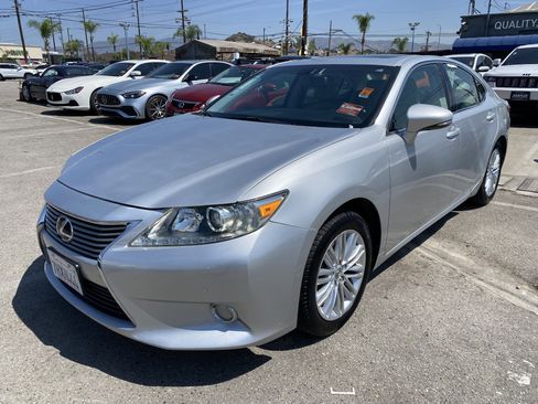 Used 2014 Lexus ES 350 w/ Premium Package FWD image 2