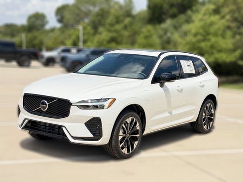 New 2026 Volvo XC60 T8 Plus w/ Climate Package PRO AWD/4WD image 3