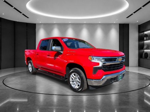 Used 2024 Chevrolet Silverado 1500 LT AWD/4WD image 2
