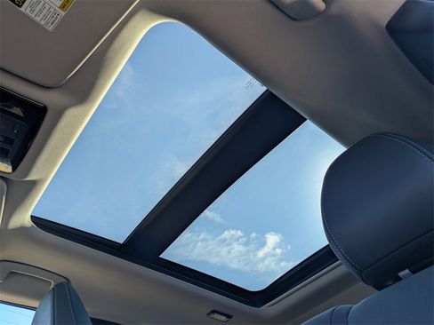 New 2025 Mitsubishi Outlander SE image 21