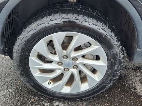 Used 2021 Land Rover Discovery S image 21