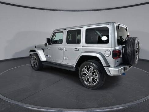 Used 2022 Jeep Wrangler Unlimited Sahara AWD/4WD image 6