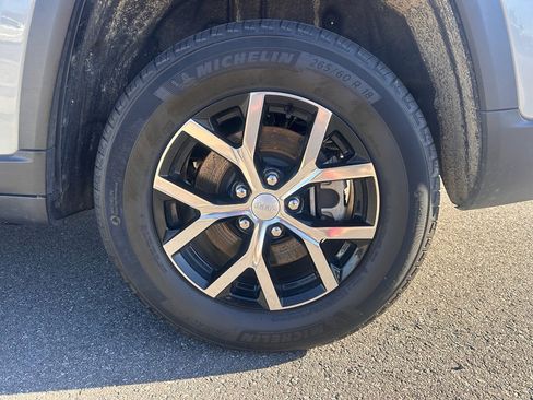 Used 2023 Jeep Grand Cherokee L Limited image 36