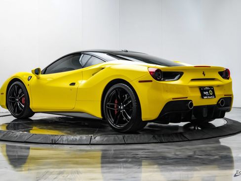 Used 2019 Ferrari 488 GTB RWD image 12