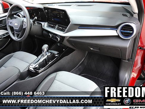 Used 2026 Chevrolet Trax LT FWD image 8