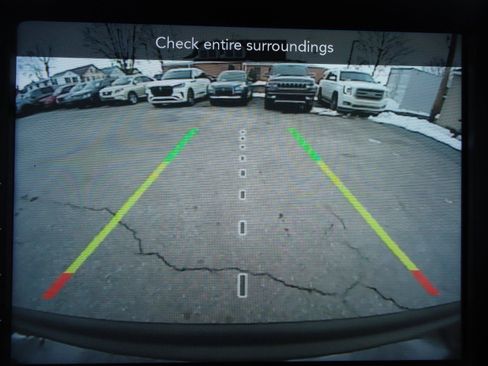 Used 2021 Jeep Cherokee Latitude Lux w/ Comfort/Convenience Group image 19