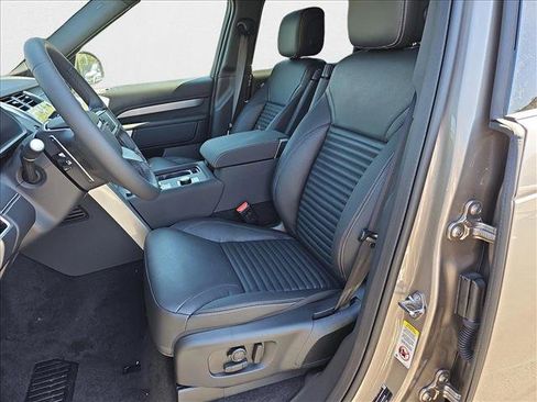 New 2025 Land Rover Discovery Dynamic SE AWD/4WD image 15
