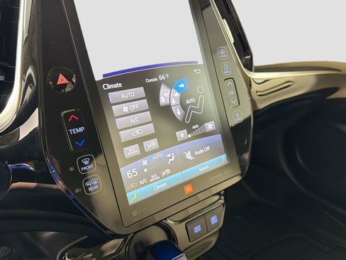 Used 2022 Toyota Prius Limited image 16