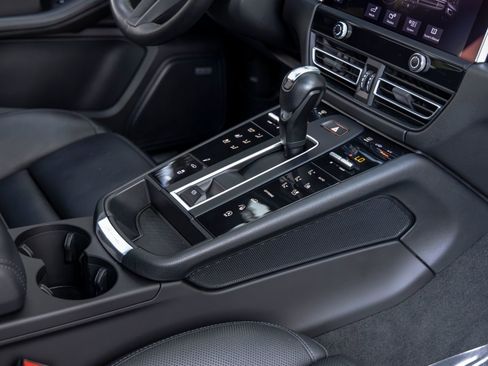 Certified 2022 Porsche Macan S AWD/4WD image 59