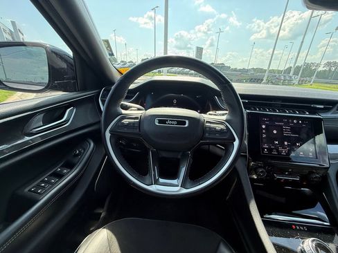 Used 2022 Jeep Grand Cherokee L Laredo RWD image 7