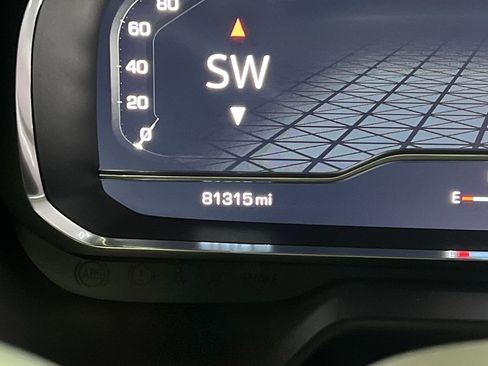 Used 2022 GMC Yukon SLT w/ SLT Luxury Package image 10