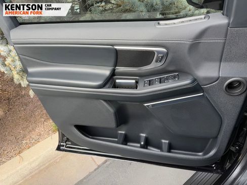 Used 2025 Ford Expedition Max Platinum w/ Stealth Appearance Package image 21