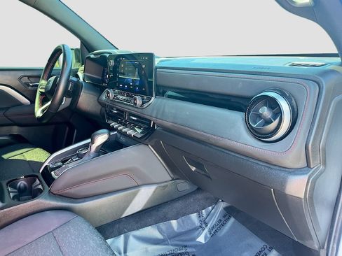 Used 2024 Chevrolet Colorado Z71 w/ Z71 Convenience Package 2 AWD/4WD image 28