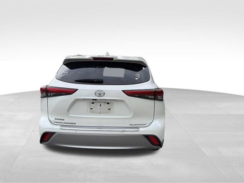 Used 2021 Toyota Highlander Platinum FWD image 5