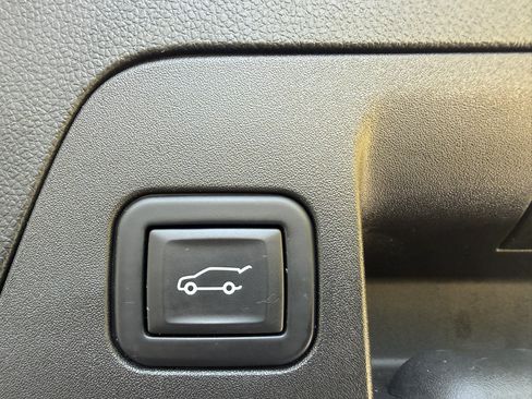 Used 2023 Buick Envision Avenir AWD/4WD image 27