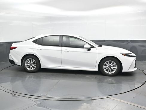 Used 2025 Toyota Camry LE FWD image 3