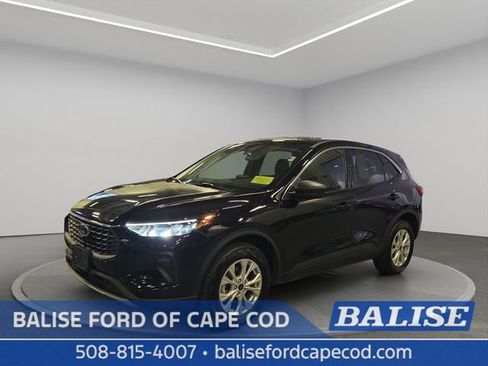 Used 2024 Ford Escape Active AWD/4WD image 2