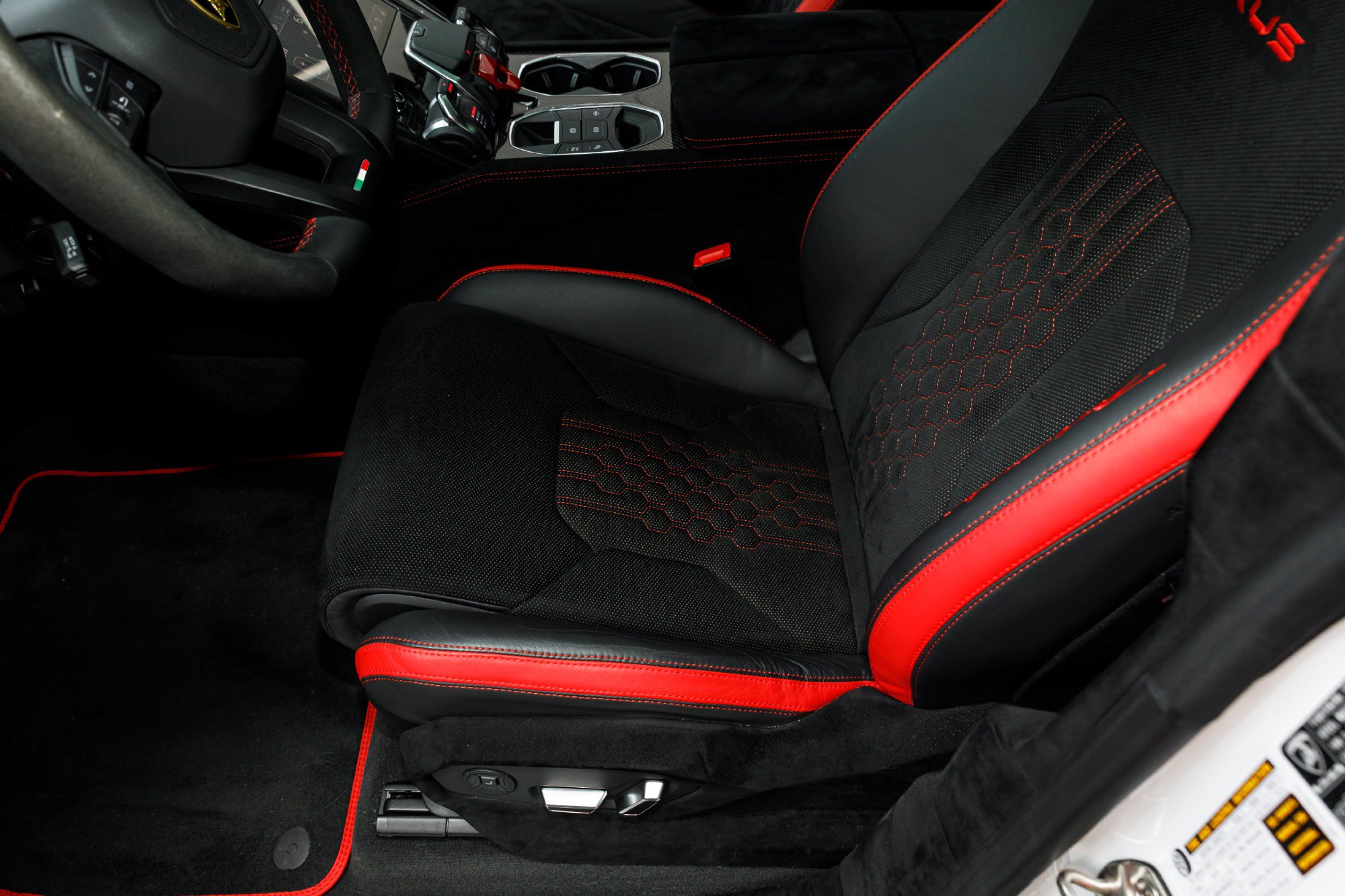 Used 2024 Lamborghini Urus Performante AWD/4WD image 34