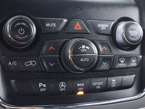 Used 2018 Jeep Grand Cherokee Limited image 22