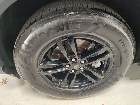 Used 2022 Ford Explorer XLT w/ Equipment Group 202A image 20