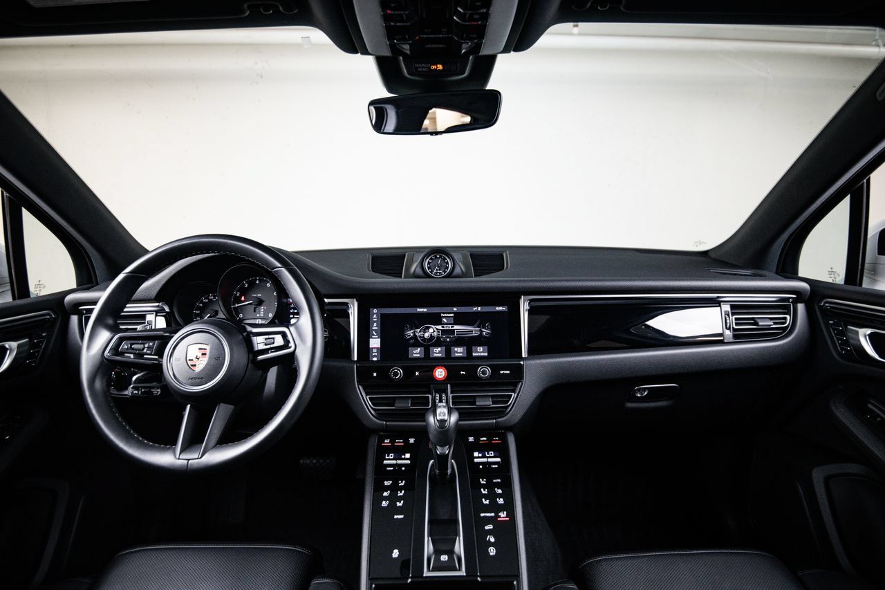 Certified 2023 Porsche Macan AWD/4WD image 25