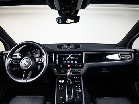 Certified 2023 Porsche Macan AWD/4WD image 25