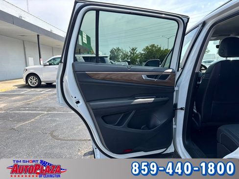 Used 2025 Volkswagen Atlas SE AWD/4WD image 52