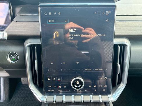 Used 2024 GMC Acadia Denali image 13