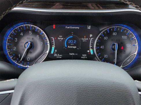 Used 2023 Chrysler Pacifica Limited image 11