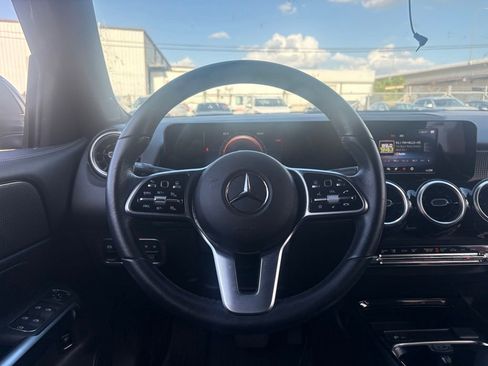 Used 2022 Mercedes-Benz GLB 250 image 19