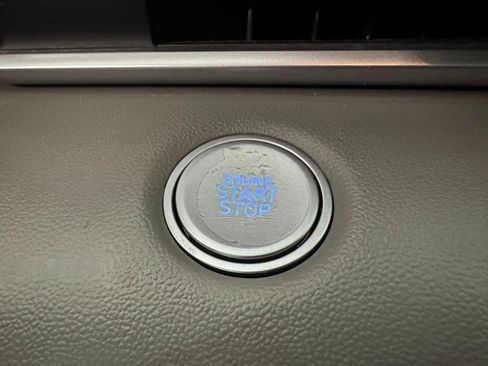 Used 2025 Hyundai Elantra Sport image 17