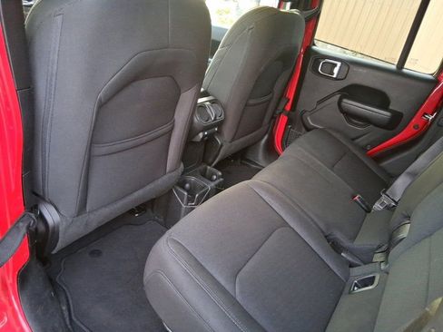 Used 2023 Jeep Gladiator Sport image 13