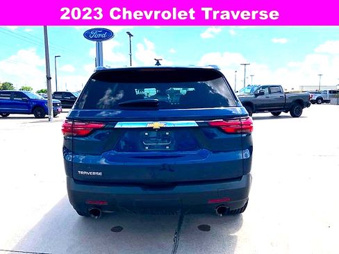 Used 2023 Chevrolet Traverse LS FWD image 6