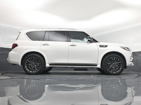 Used 2024 INFINITI QX80 Sensory AWD/4WD image 16
