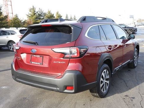 Used 2025 Subaru Outback Premium w/ Popular Package #1A image 3