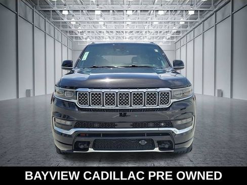 Used 2022 Jeep Grand Wagoneer Series III w/ HD Trailer Tow Package AWD/4WD image 9