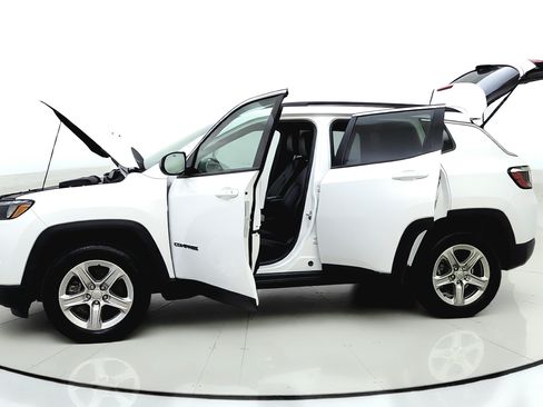 Used 2023 Jeep Compass Latitude w/ Convenience Group AWD/4WD image 11