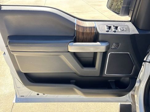 Used 2019 Ford F150 Lariat w/ Trailer Tow Package image 7