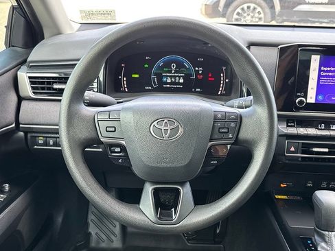 Used 2025 Toyota Camry LE FWD image 14