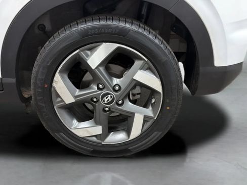 Used 2025 Hyundai Venue SEL FWD image 26