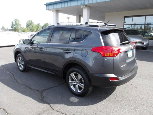 Used 2015 Toyota RAV4 XLE AWD/4WD image 3