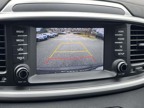 Used 2019 Kia Sorento LX image 28